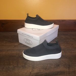 Steve Madden Beale Grey Slide In Shoes